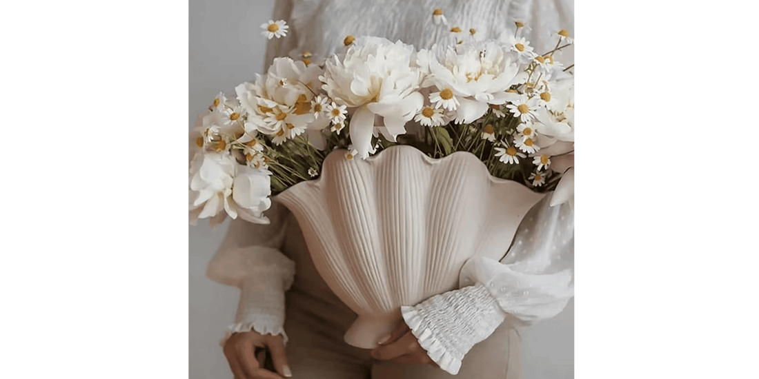 A Guide to Vase Styling: Flowers, Foliage & Beyond