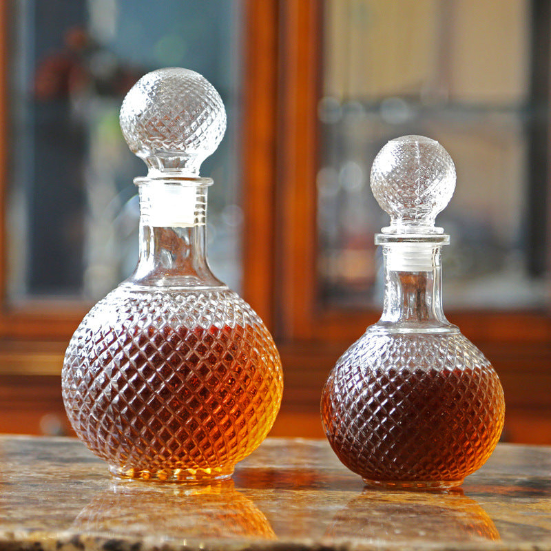 Diamond Globe: Round Glass Decanter