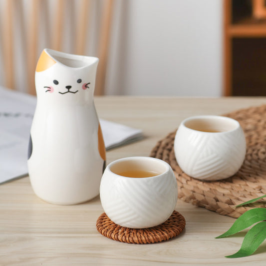 Feline Sip: Cat-Themed Sake Set