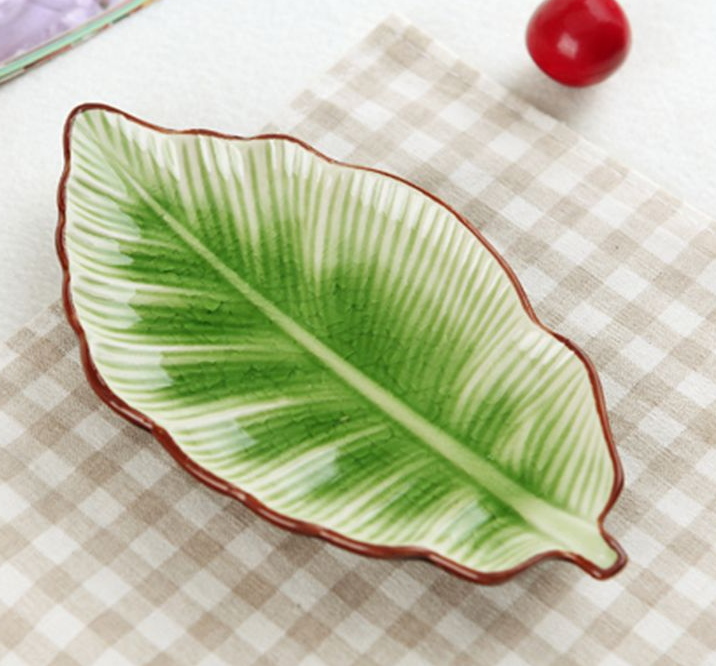 Banana Leaf Delight: Creative Ceramic Seasoning Plate