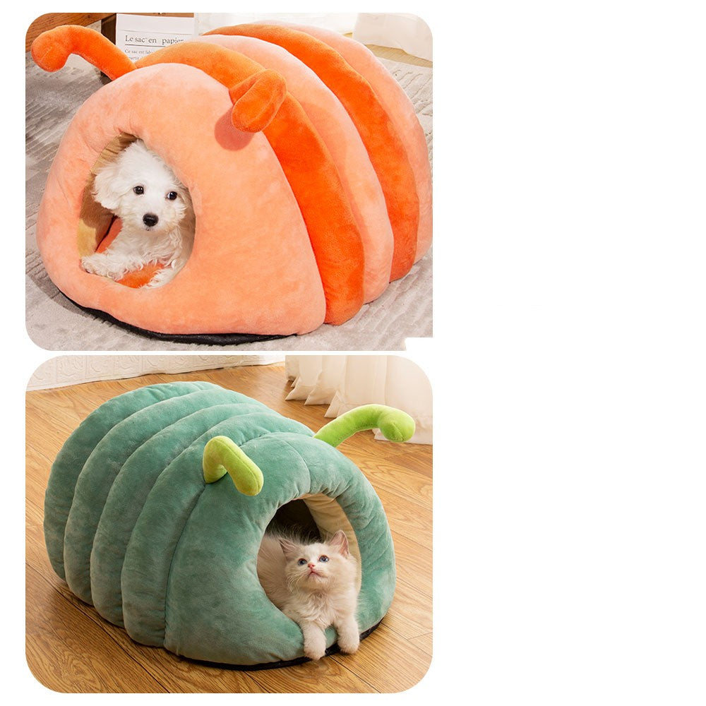 Galactic Retreat: Alien-Themed Cozy Pet Bed