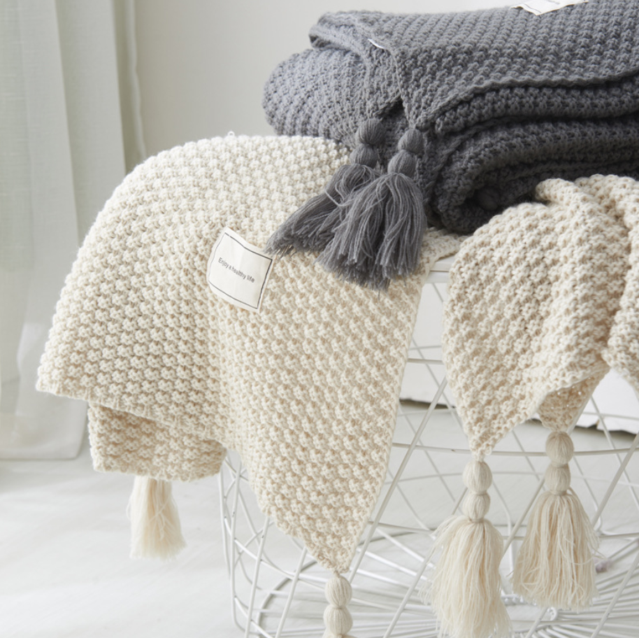 Cozy Knot: Fringed Knitting Wool Blanket