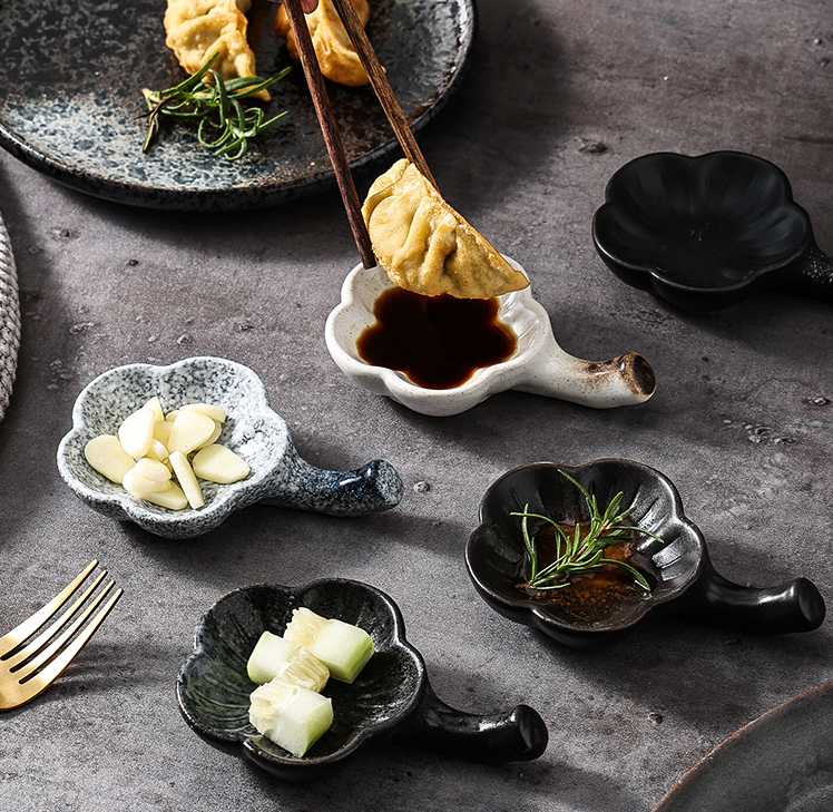 Petals & Handle: Flower-Shaped Dish