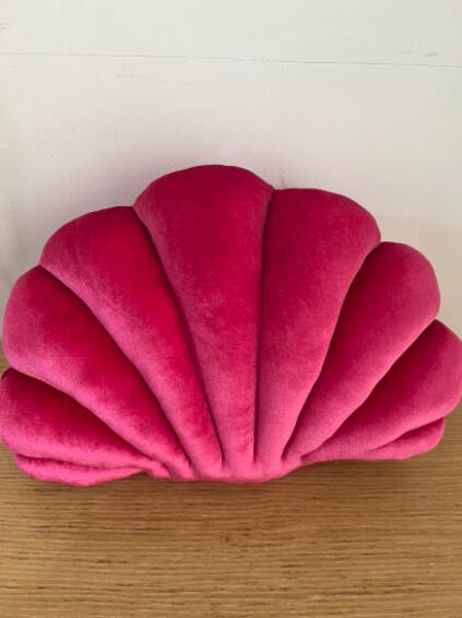 Ocean Bloom: Vibrant Shell-Shaped Cushions