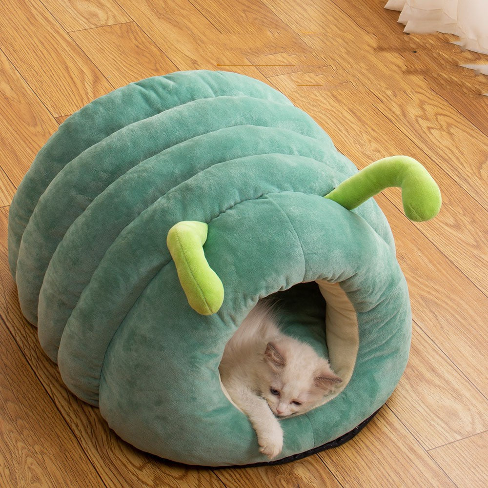 Galactic Retreat: Alien-Themed Cozy Pet Bed