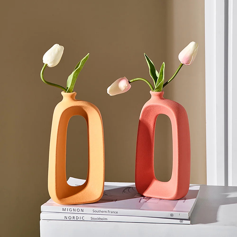 Circle of Elegance: Modern Hollow Ceramic Donut Vase