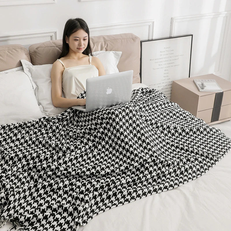 Houndstooth Pattern Knitted Throw