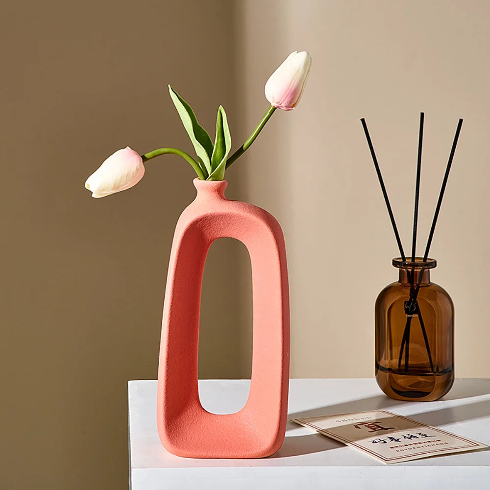 Circle of Elegance: Modern Hollow Ceramic Donut Vase