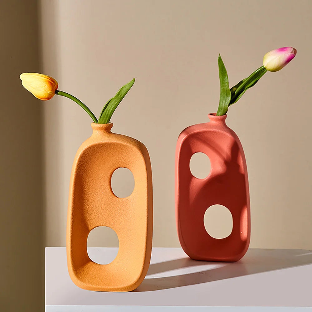 Circle of Elegance: Modern Hollow Ceramic Donut Vase