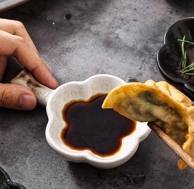 Petals & Handle: Flower-Shaped Dish