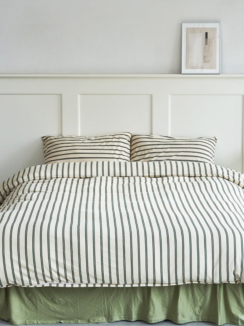 Cozy Stripes: Striped Bedding Set