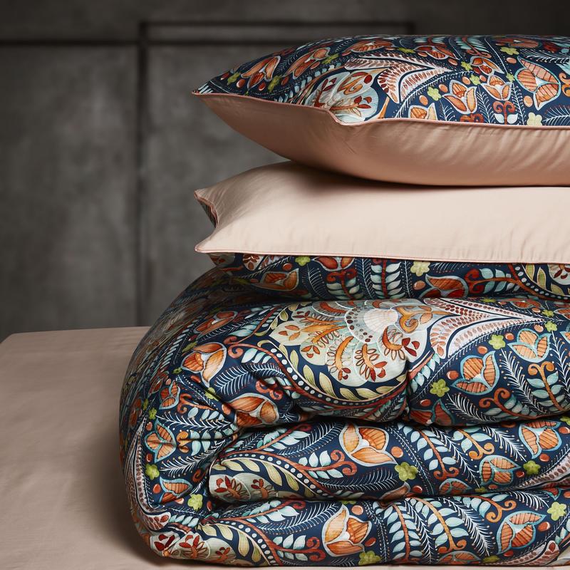 Vibrant Dreams: Colourful Patterned Bedding Set