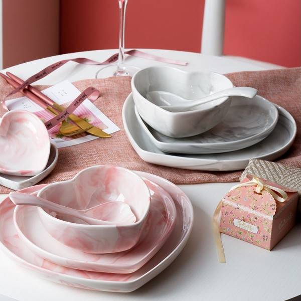 Heartfelt Table: Ceramic Heart-shaped Tableware